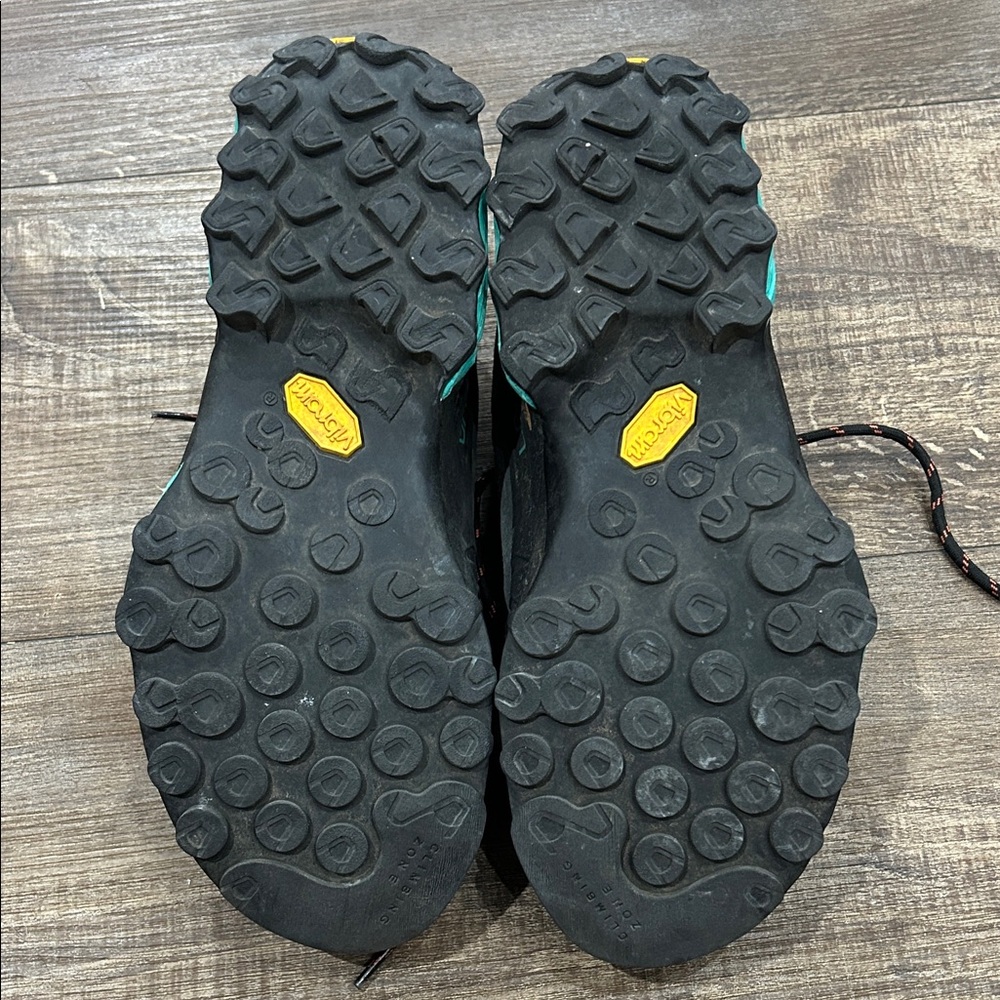 La Sportiva Trekking-Mountaineering-Hiking Shoes - carbon/teal Size 6 - Picture 6 of 6